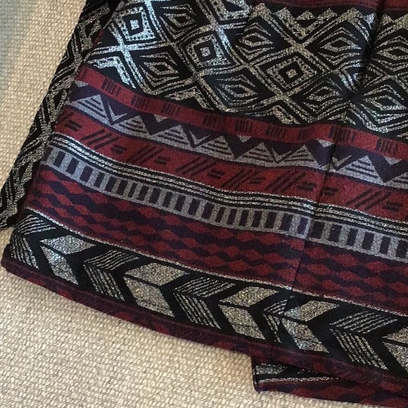 Express back zip, side tie skirt, size 6 - Picture 9 of 10